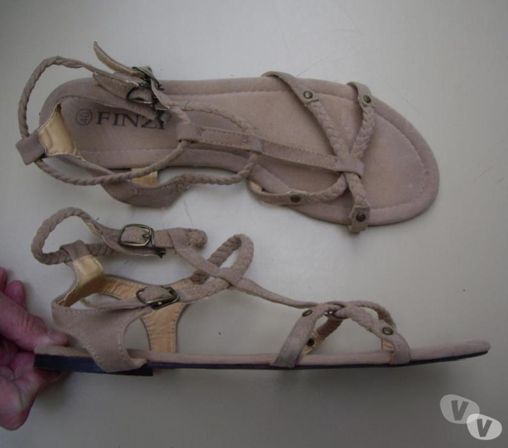 Chaussures Bas-Rhin Bouxwiller - 67330 - Photos Vivastreet Nu-pieds Beige daim pt 40 à 4 €