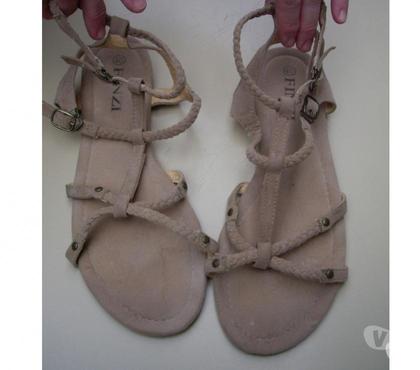 Chaussures et bottes occasion Bouxwiller Bas-Rhin - Photos Vivastreet Nu-pieds Beige daim pt 40 à 4 €