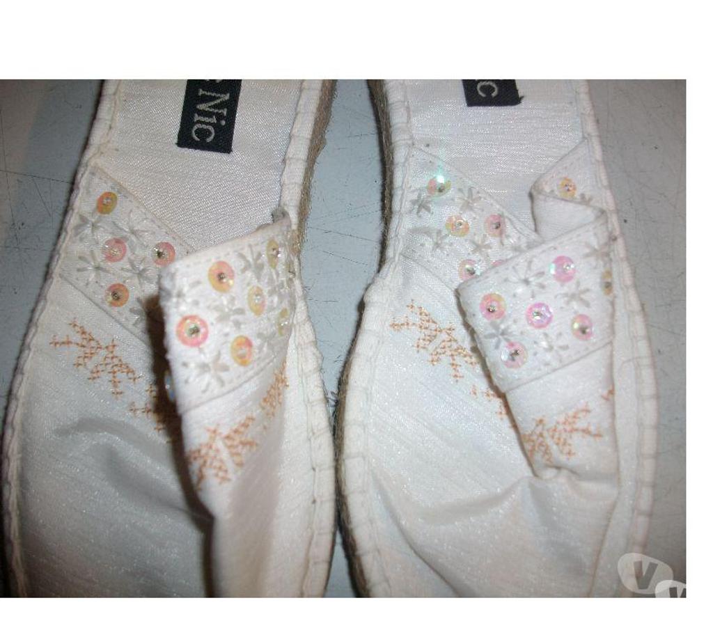 Chaussures Bas-Rhin Bouxwiller - 67330 - Photos Vivastreet Mules en espadrilles Crème perlés pt 37-38 neuves- à 4 €
