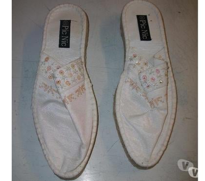 Chaussures occasion Bouxwiller Bas-Rhin - Photos Vivastreet Mules en espadrilles Crème perlés pt 37-38 neuves- à 4 €