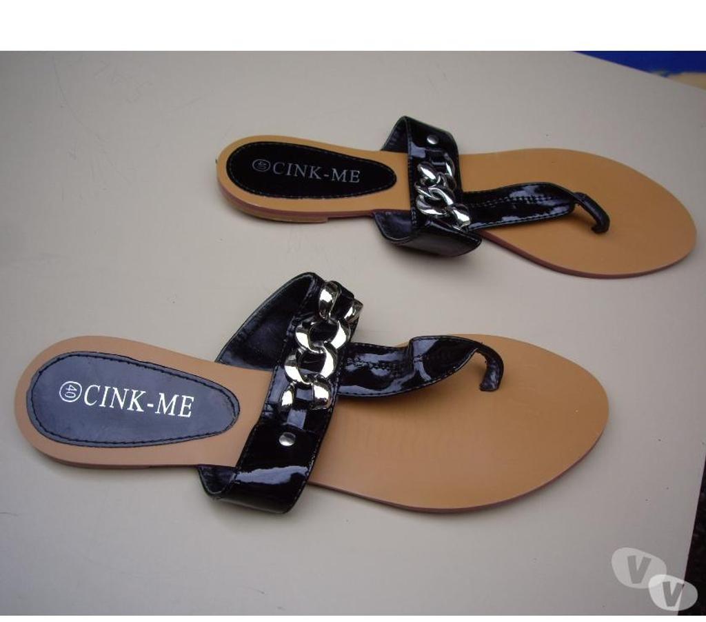 Chaussures Bas-Rhin Bouxwiller - 67330 - Photos Vivastreet Paires de Nu-pieds entredoigts Noir et Fuchsia pt 40