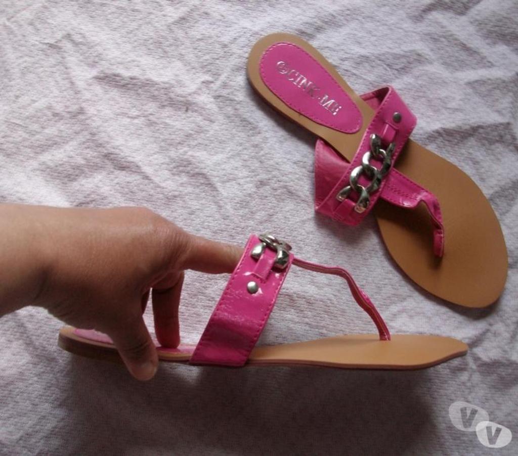 Chaussures Bas-Rhin Bouxwiller - 67330 - Photos Vivastreet Paires de Nu-pieds entredoigts Noir et Fuchsia pt 40