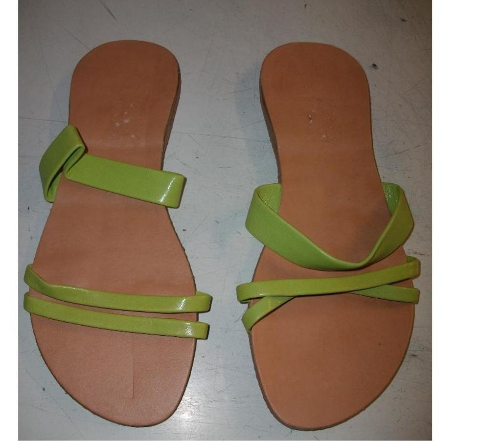 Chaussures Bas-Rhin Bouxwiller - 67330 - Photos Vivastreet Nu-pieds Vert Anis pt 40 -neufs- à 4 €