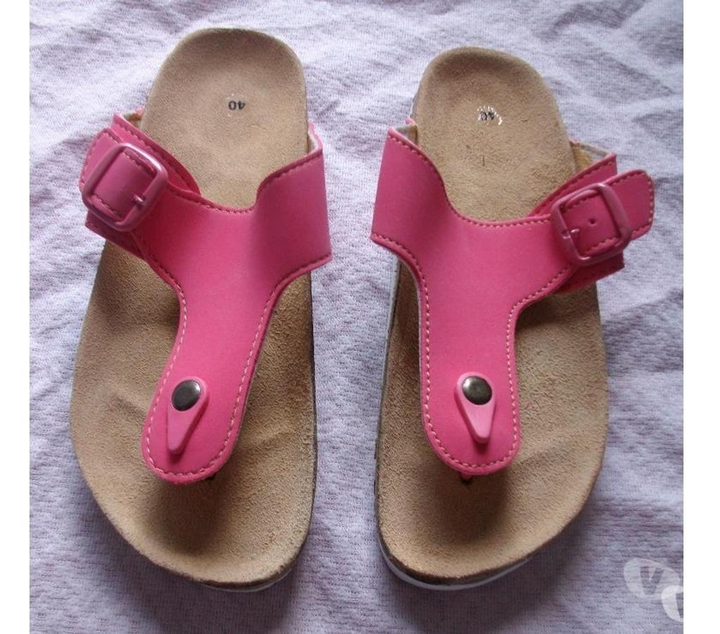 Chaussures Bas-Rhin Bouxwiller - 67330 - Photos Vivastreet Sandales à entredoigts Fuchsia pt 40 -neuves- à 6 €