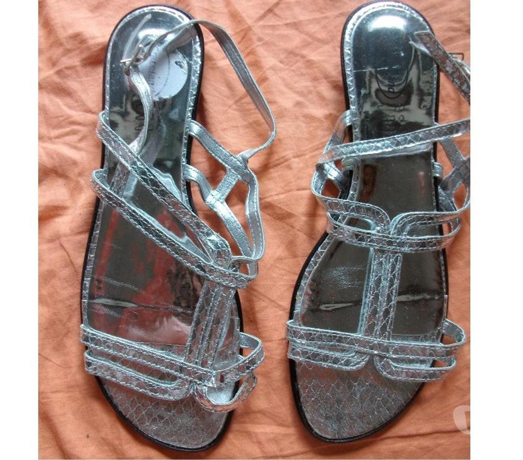 Chaussures Bas-Rhin Bouxwiller - 67330 - Photos Vivastreet Sandales Argentées pt 40 -neuves- à 5 €