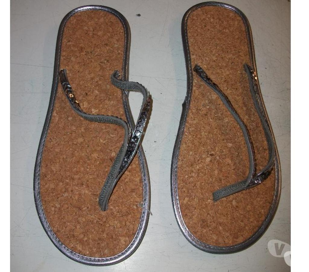 Chaussures Bas-Rhin Bouxwiller - 67330 - Photos Vivastreet Tongs Argentés Pailletés pt 40 -neufs- à 3 €