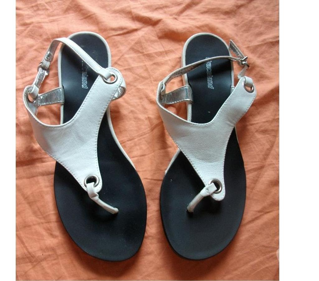 Chaussures Bas-Rhin Bouxwiller - 67330 - Photos Vivastreet Nu-pieds entredoigts Blanc pt 40 à 5 €