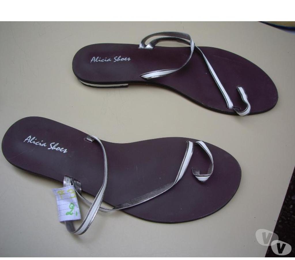 Chaussures Bas-Rhin Bouxwiller - 67330 - Photos Vivastreet Paires d'Entredoigts Blanc + Gris Argenté pt 39 à 2,50 €