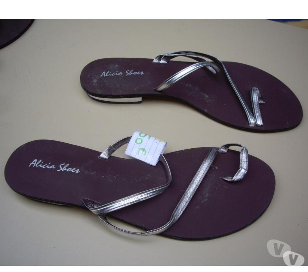 Chaussures Bas-Rhin Bouxwiller - 67330 - Photos Vivastreet Paires d'Entredoigts Blanc + Gris Argenté pt 39 à 2,50 €