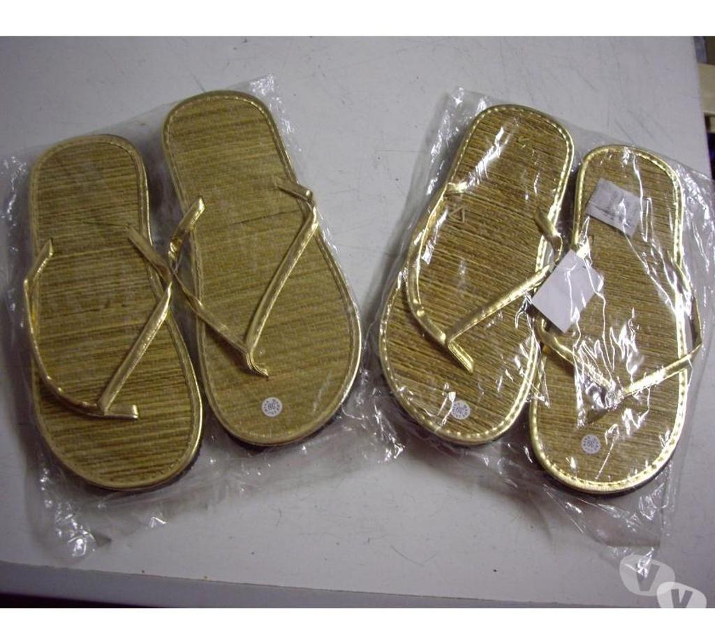 Chaussures Bas-Rhin Bouxwiller - 67330 - Photos Vivastreet Paires de Tongs Dorés et Argentés pt 39-neufs- à 2,50 €