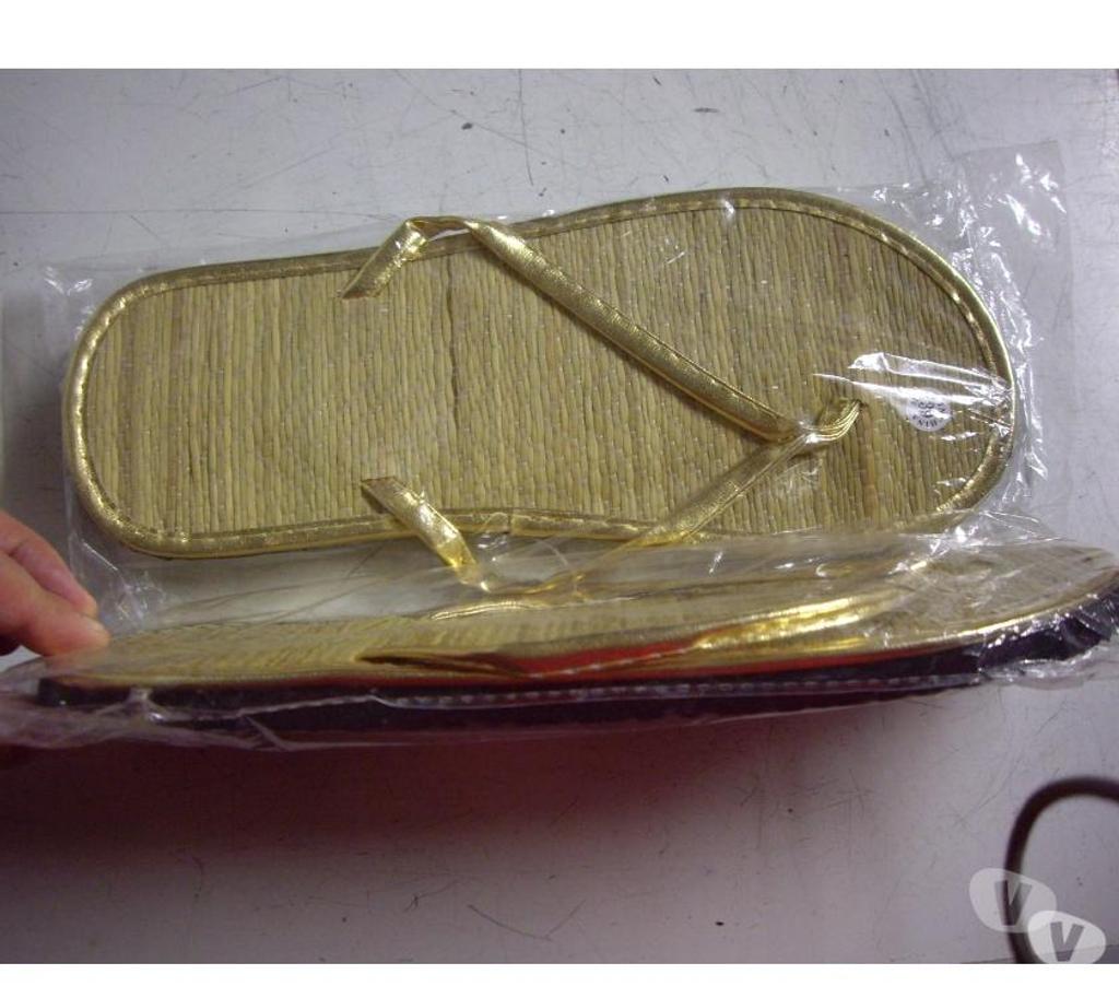 Chaussures Bas-Rhin Bouxwiller - 67330 - Photos Vivastreet Paires de Tongs Dorés et Argentés pt 39-neufs- à 2,50 €