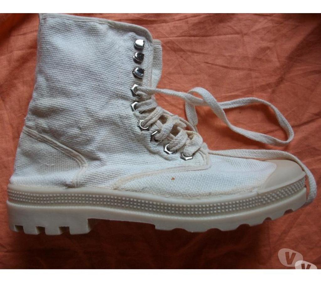 Chaussures Bas-Rhin Bouxwiller - 67330 - Photos Vivastreet Toiles montantes Beige pt 39 à 3,50 €