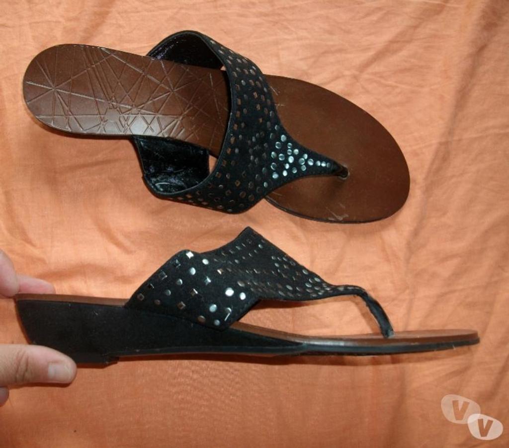 Chaussures Bas-Rhin Bouxwiller - 67330 - Photos Vivastreet Entredoigts Noir Incrustations Brillants pt 39 -neufs- à 7 €