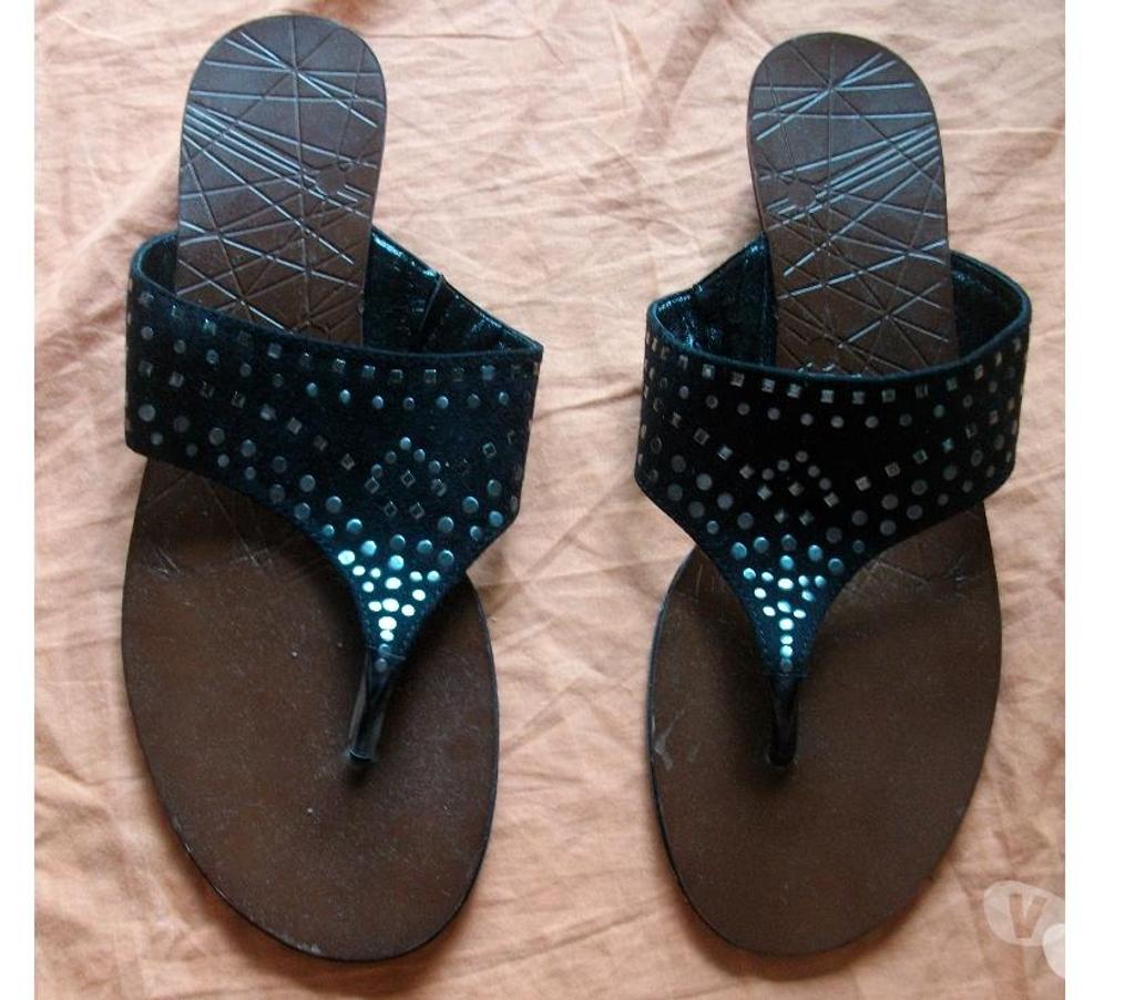Chaussures Bas-Rhin Bouxwiller - 67330 - Photos Vivastreet Entredoigts Noir Incrustations Brillants pt 39 -neufs- à 7 €