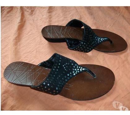 Chaussures occasion Bouxwiller Bas-Rhin - Photos Vivastreet Entredoigts Noir Incrustations Brillants pt 39 -neufs- à 7 €