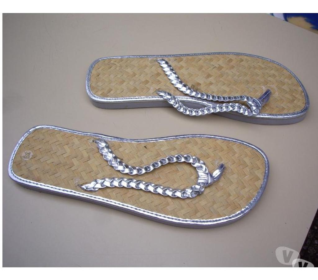 Chaussures Bas-Rhin Bouxwiller - 67330 - Photos Vivastreet Tongs Argentés pointure 39 -neufs- à 2,50 €