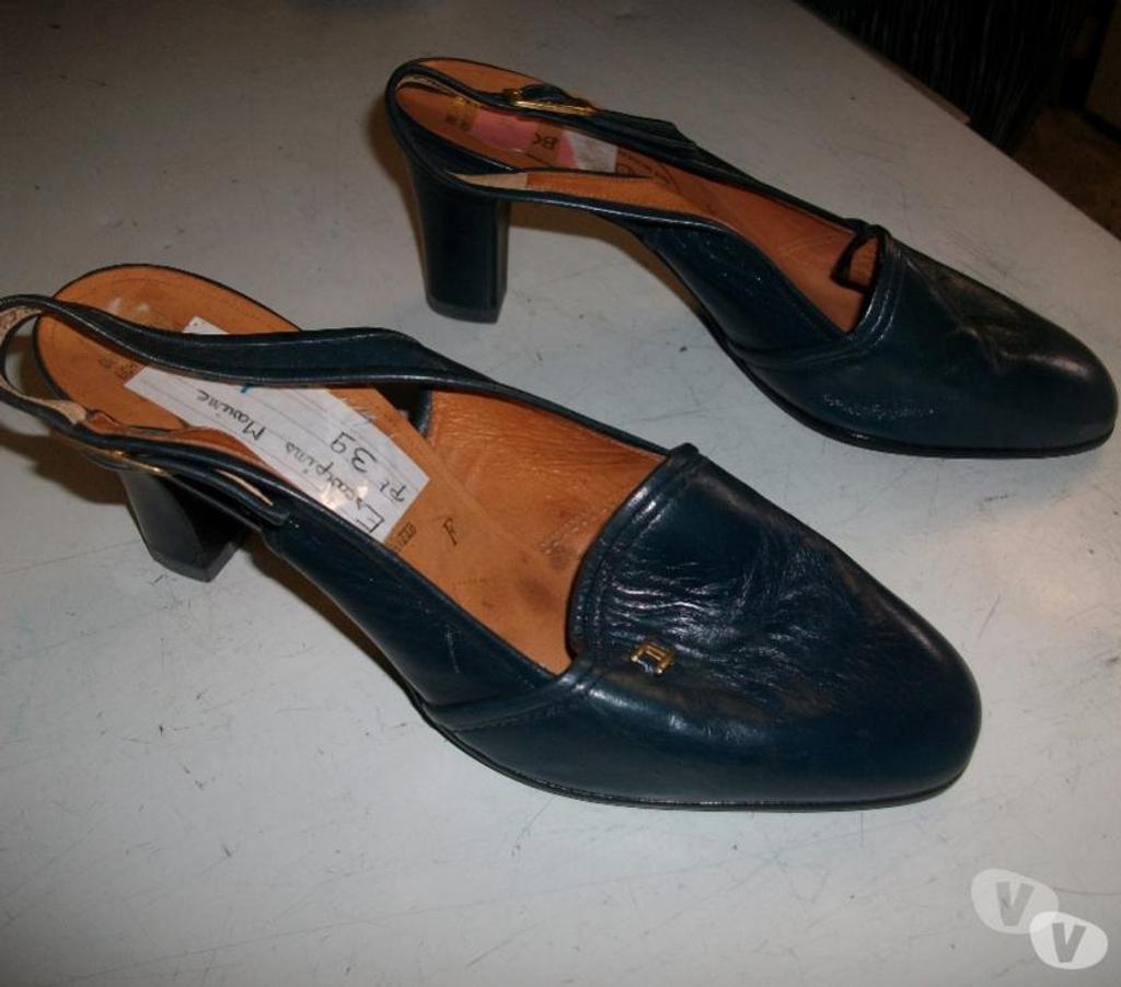 Chaussures Bas-Rhin Bouxwiller - 67330 - Photos Vivastreet Escarpins Marine à talons pointure 39 à 1 €