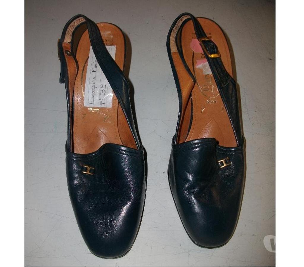 Chaussures Bas-Rhin Bouxwiller - 67330 - Photos Vivastreet Escarpins Marine à talons pointure 39 à 1 €