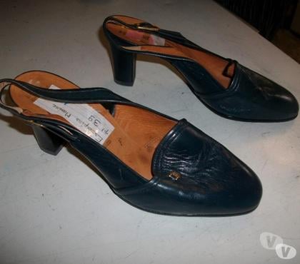 Chaussures et bottes occasion Bouxwiller Bas-Rhin - Photos Vivastreet Escarpins Marine à talons pointure 39 à 1 €
