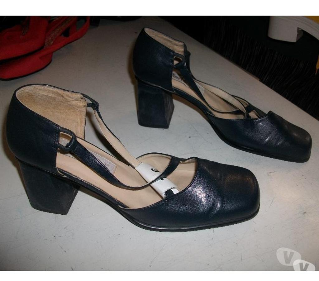 Chaussures Bas-Rhin Bouxwiller - 67330 - Photos Vivastreet Escarpins Noir bride croisée pt 39 à 1 €
