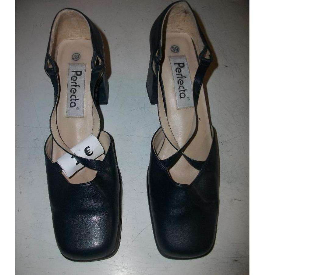 Chaussures Bas-Rhin Bouxwiller - 67330 - Photos Vivastreet Escarpins Noir bride croisée pt 39 à 1 €