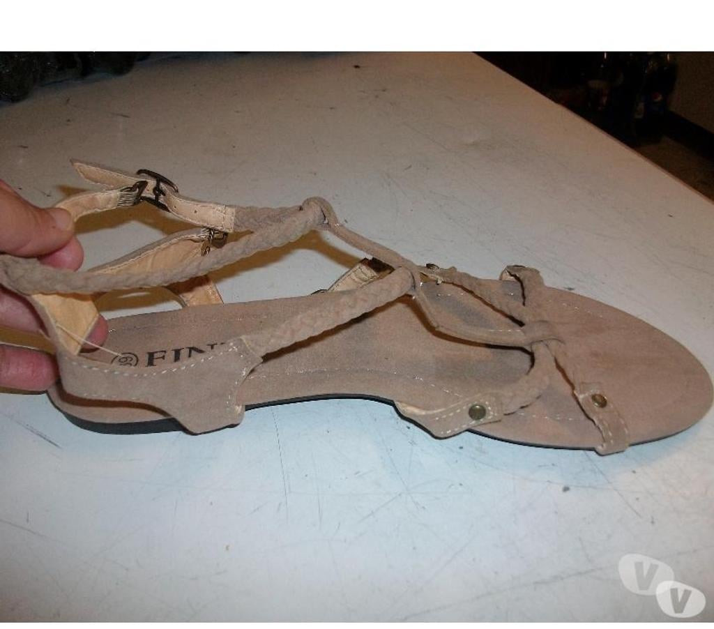 Chaussures Bas-Rhin Bouxwiller - 67330 - Photos Vivastreet Sandales Beige bride croisée pt 39-neuves- à 5 €