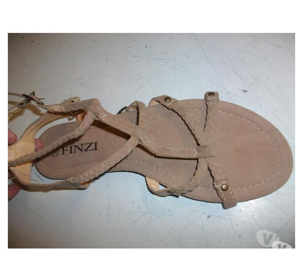 Chaussures Bas-Rhin Bouxwiller - 67330 - Photos Vivastreet Sandales Beige bride croisée pt 39-neuves- à 5 €