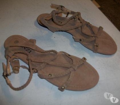 Chaussures occasion Bouxwiller Bas-Rhin - Photos Vivastreet Sandales Beige bride croisée pt 39-neuves- à 5 €