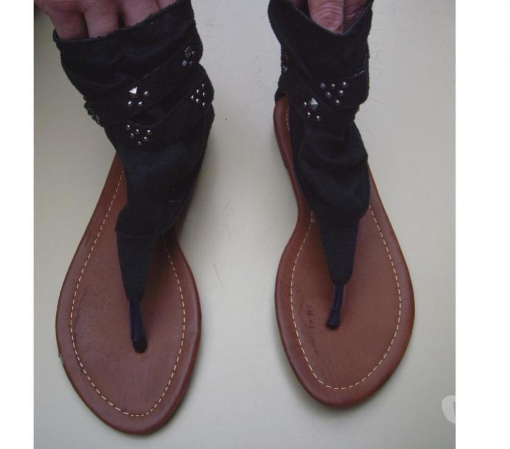 Chaussures Bas-Rhin Bouxwiller - 67330 - Photos Vivastreet Entredoigts montants Noir pointure 39 à 5 €