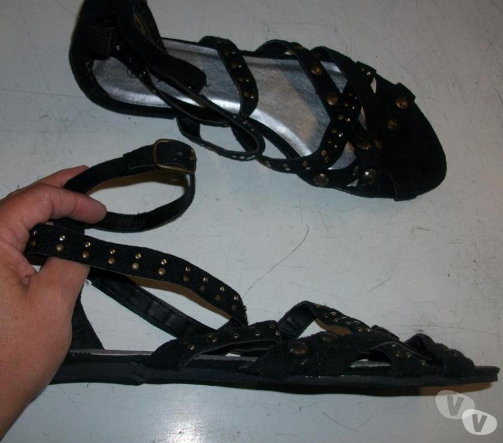 Chaussures Bas-Rhin Bouxwiller - 67330 - Photos Vivastreet Paires Sandales croisées Noir pt 38-neuves- à 5 €