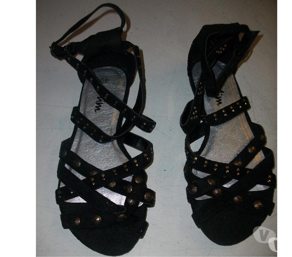 Chaussures Bas-Rhin Bouxwiller - 67330 - Photos Vivastreet Paires Sandales croisées Noir pt 38-neuves- à 5 €