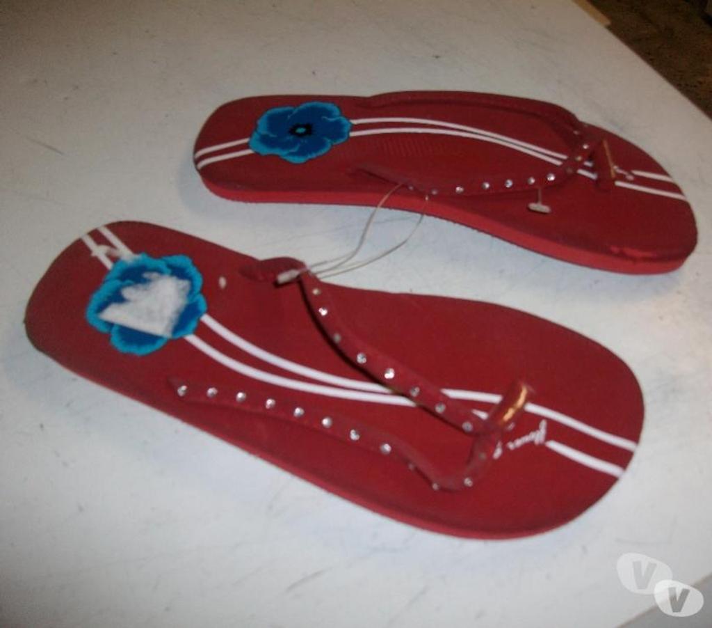 Chaussures Bas-Rhin Bouxwiller - 67330 - Photos Vivastreet Tongs Rouge incrustation brillantes pt 38 -neufs- à 2,50 €