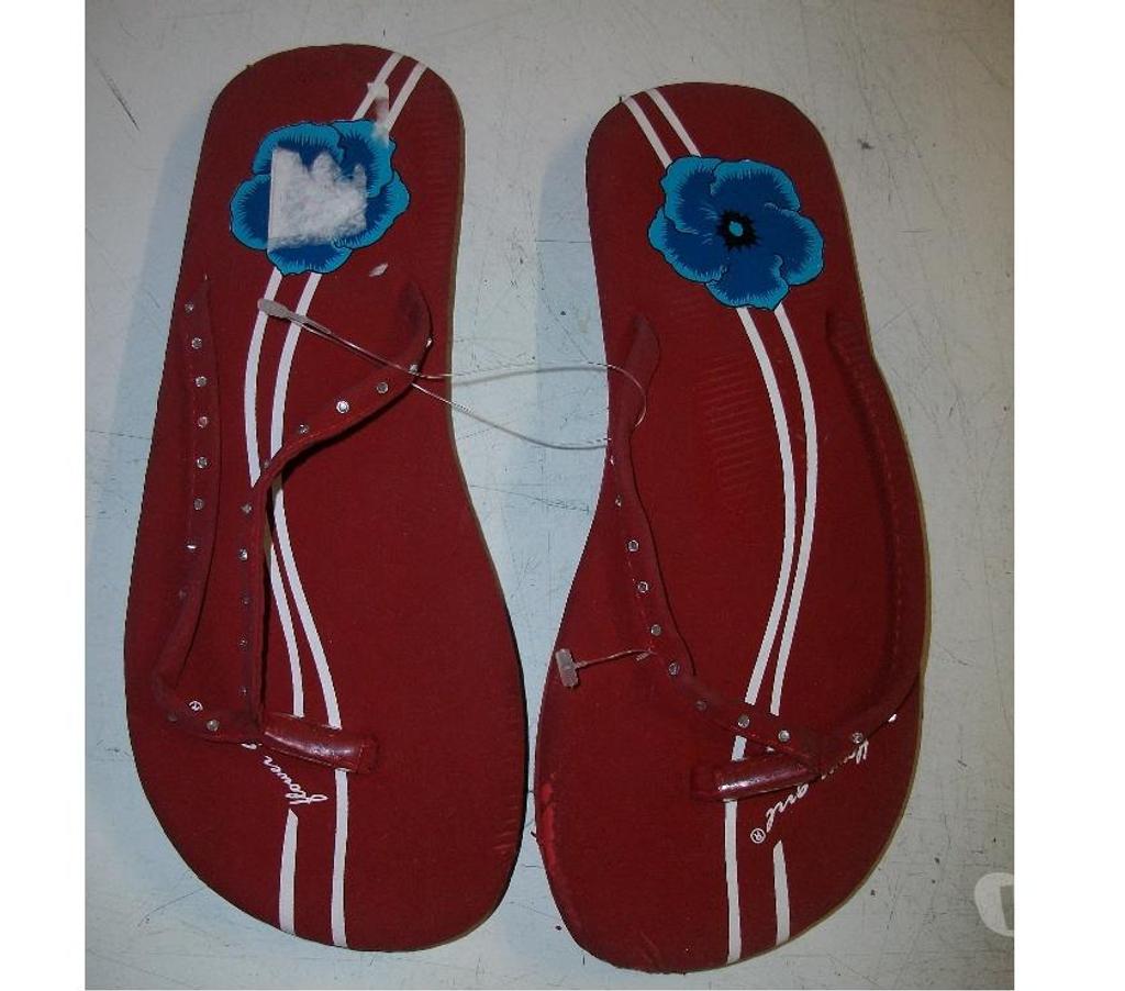 Chaussures Bas-Rhin Bouxwiller - 67330 - Photos Vivastreet Tongs Rouge incrustation brillantes pt 38 -neufs- à 2,50 €