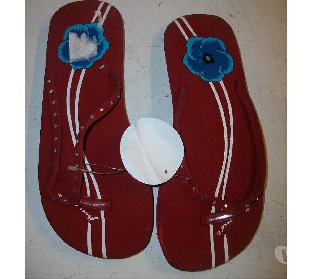 Chaussures Bas-Rhin Bouxwiller - 67330 - Photos Vivastreet Tongs Rouge incrustation brillantes pt 38 -neufs- à 2,50 €