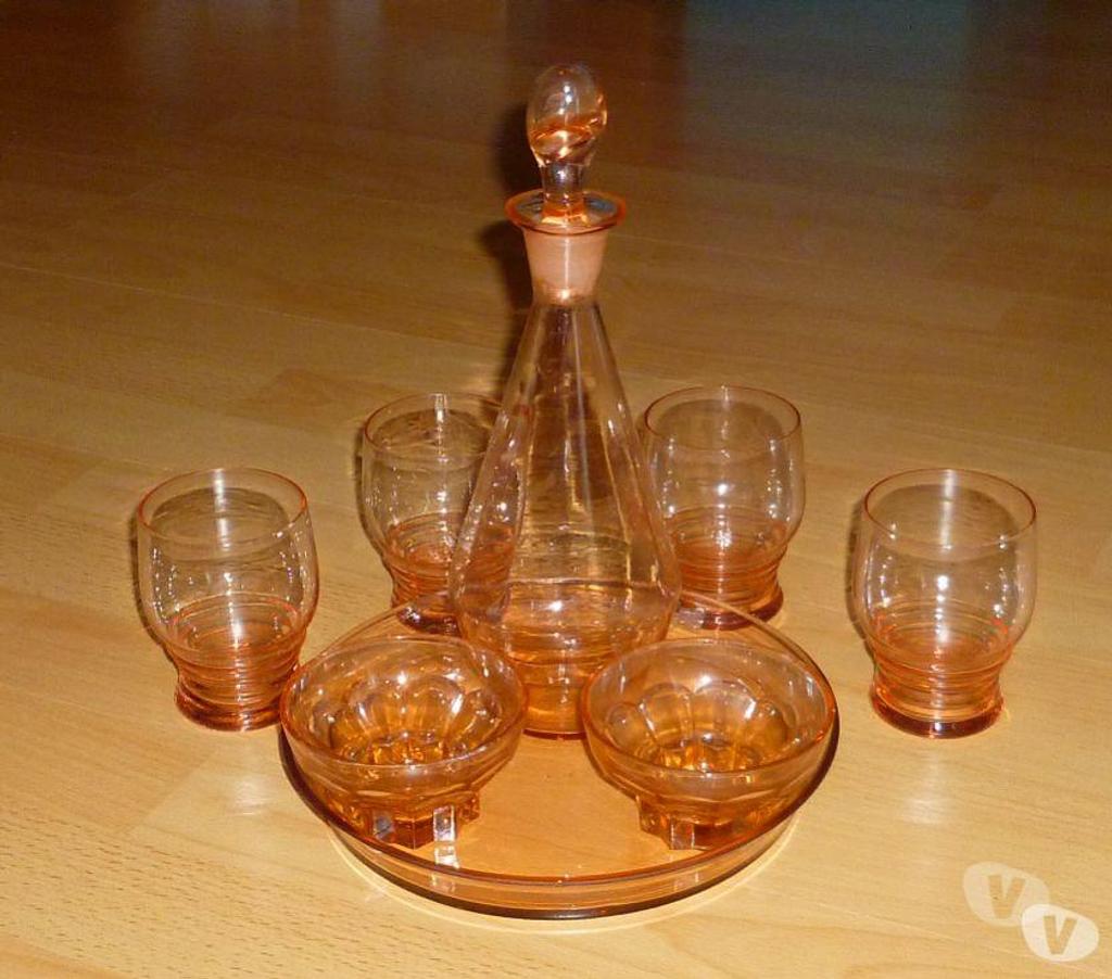 Ameublement & art de la table Yvelines Maurepas - 78310 - Photos Vivastreet Service à liqueur sur plateau en verre rose