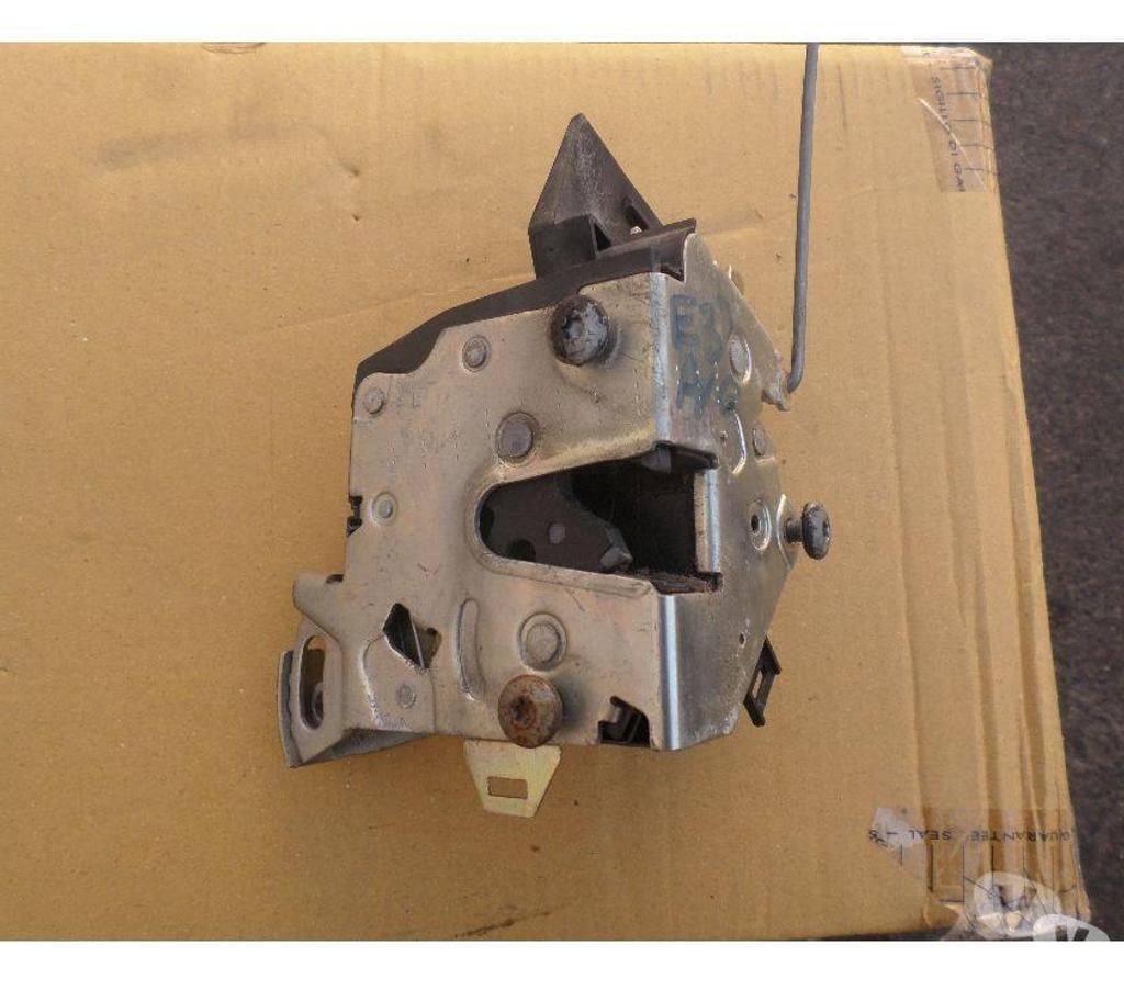 Pièces et services auto Pyrénées-Orientales Perpignan - Photos Vivastreet GACHE DE PORTE BMW E39