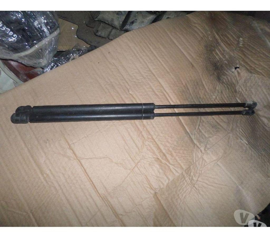 Pièces et services auto Pyrénées-Orientales Perpignan - Photos Vivastreet 2 verins hayon arriere golf 4