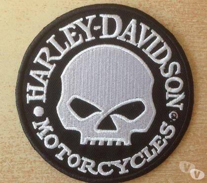Accessoires moto d'occasion Carnon Hérault - Photos Vivastreet écuson harley tête de mort noir blanc diam 9,5cm