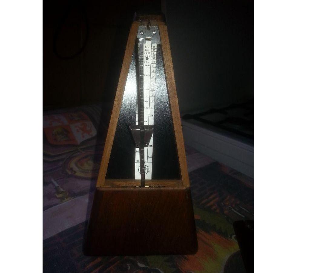 Instruments de musique Seine-et-Marne Montceaux les Provins - 77151 - Photos Vivastreet Métronome Maezel Baquet