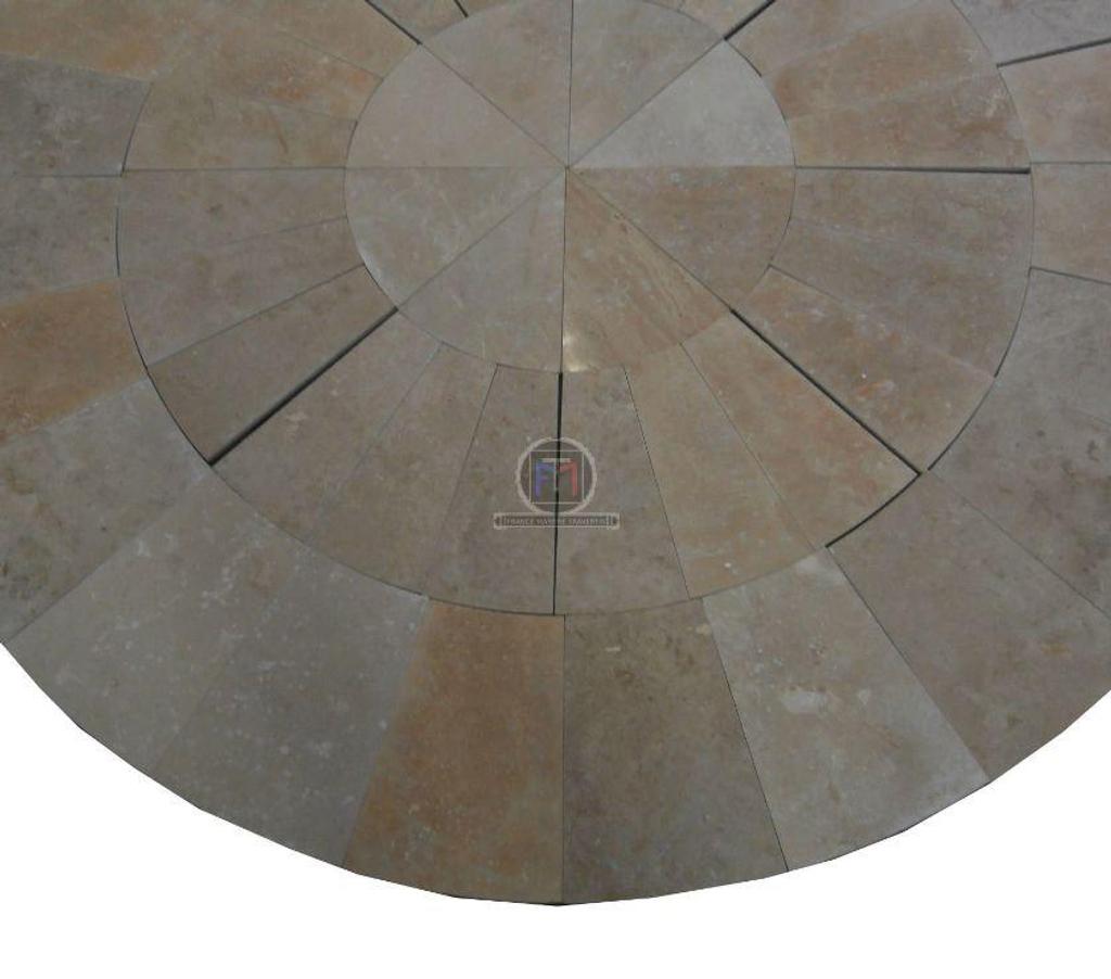  Var Forcalqueiret - 83136 - Photos Vivastreet Travertin Classique Beige Cercle Manoir Diamètre 270 cm