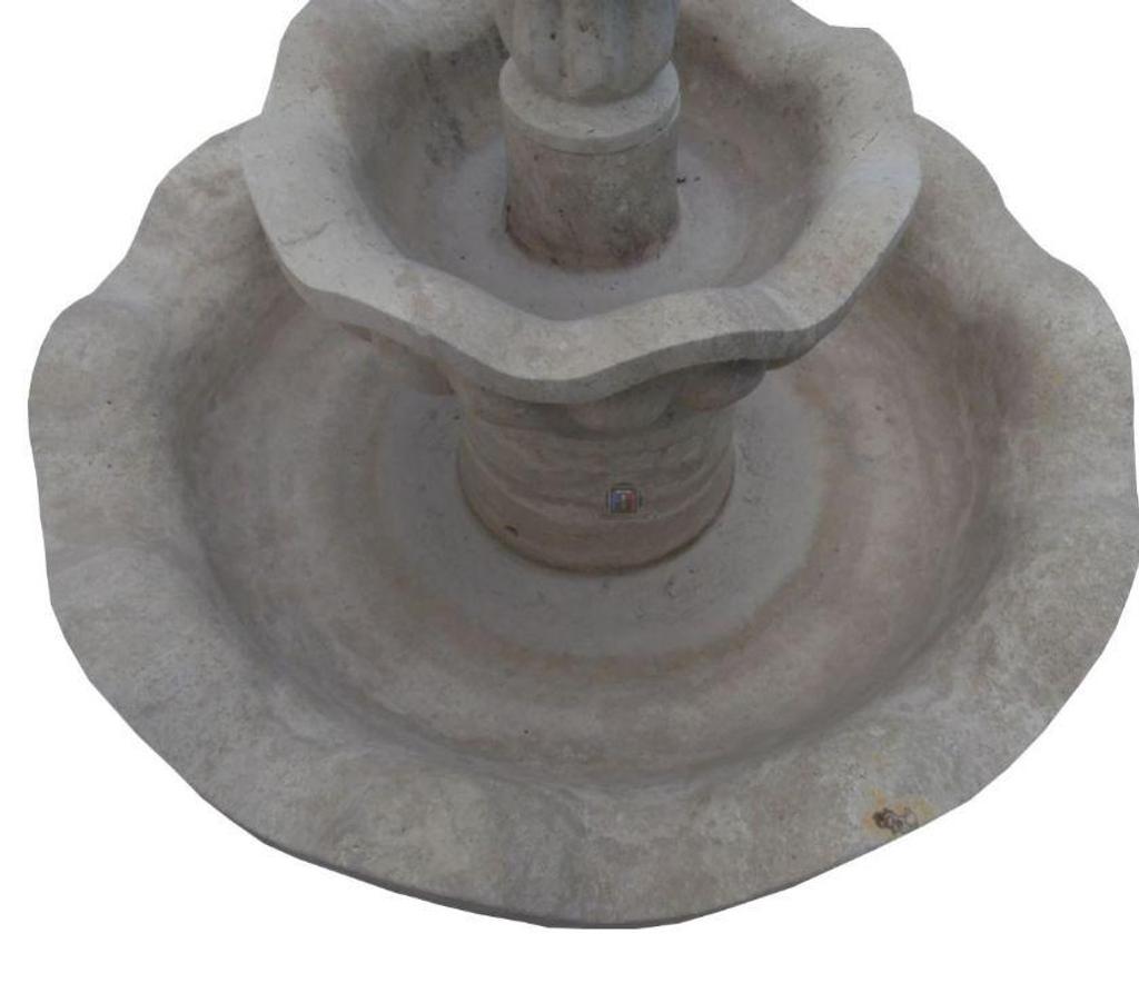  Var Forcalqueiret - 83136 - Photos Vivastreet Travertin Classique Beige Fontaine Rond