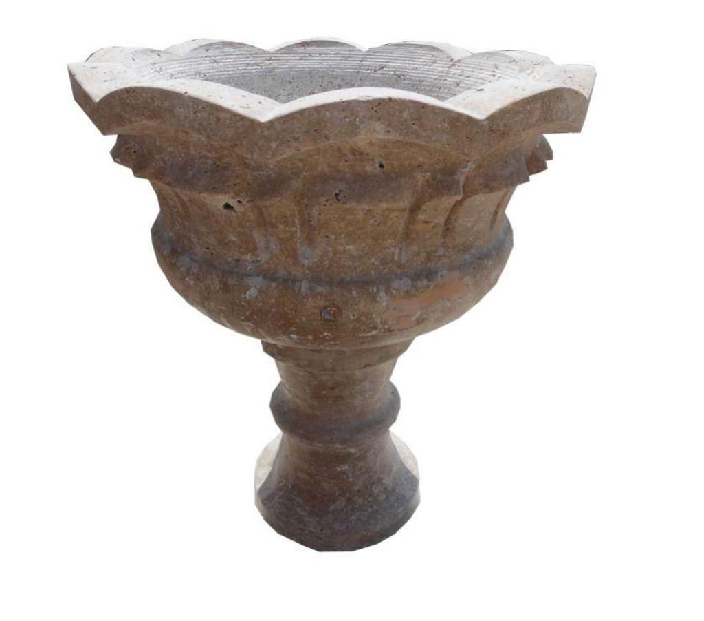 Décoration - art Var Forcalqueiret - 83136 - Photos Vivastreet Travertin Noce Marron pot à fleurs 50x50cm