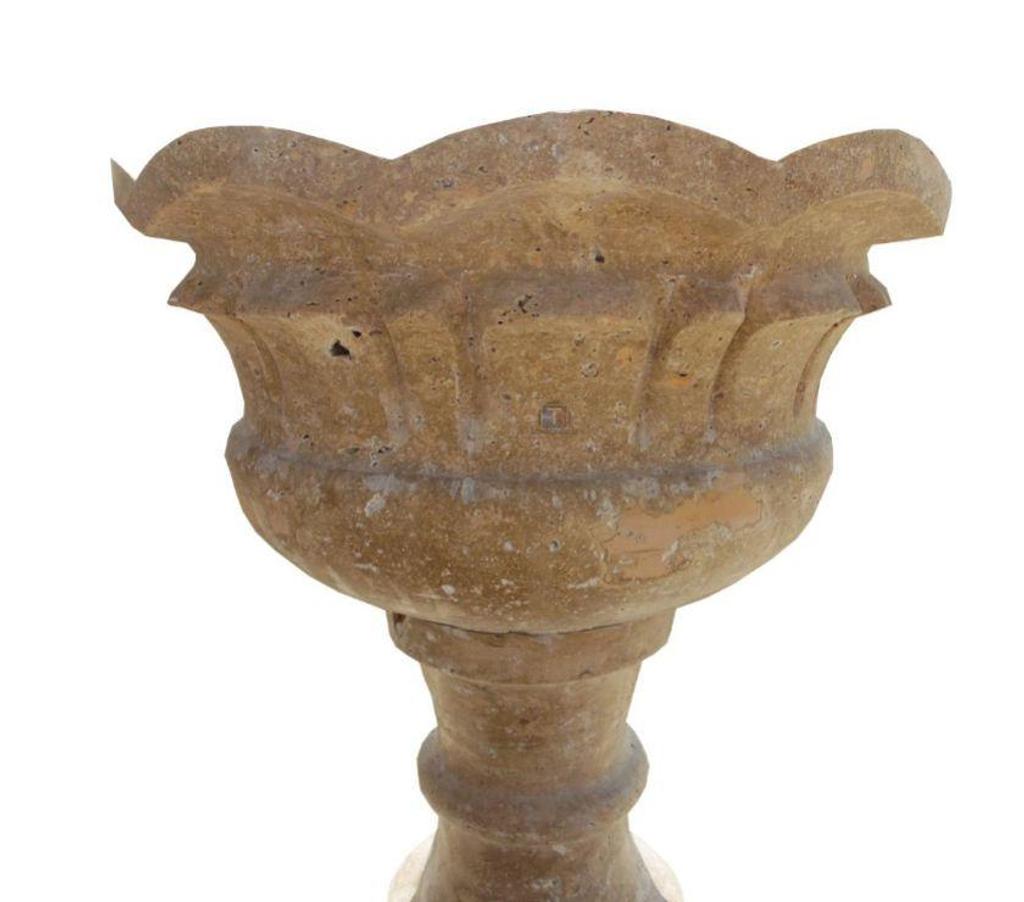 Décoration - art Var Forcalqueiret - 83136 - Photos Vivastreet Travertin Noce Marron pot à fleurs 50x50cm