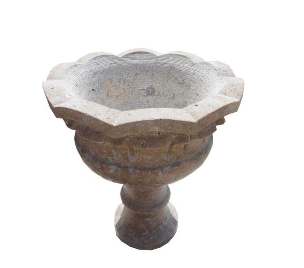 Décoration - art Var Forcalqueiret - 83136 - Photos Vivastreet Travertin Noce Marron pot à fleurs 50x50cm