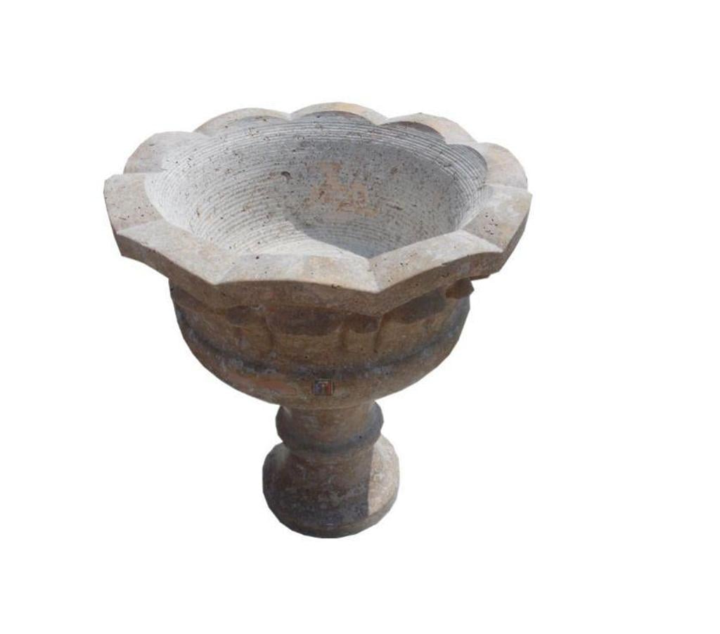 Décoration - art Var Forcalqueiret - 83136 - Photos Vivastreet Travertin Noce Marron pot à fleurs 50x50cm