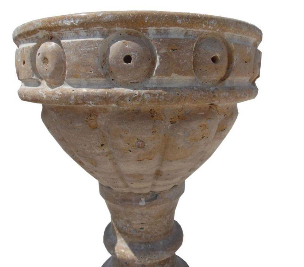  Var Forcalqueiret - 83136 - Photos Vivastreet Travertin Classique Beige pot à fleurs 50x50cm