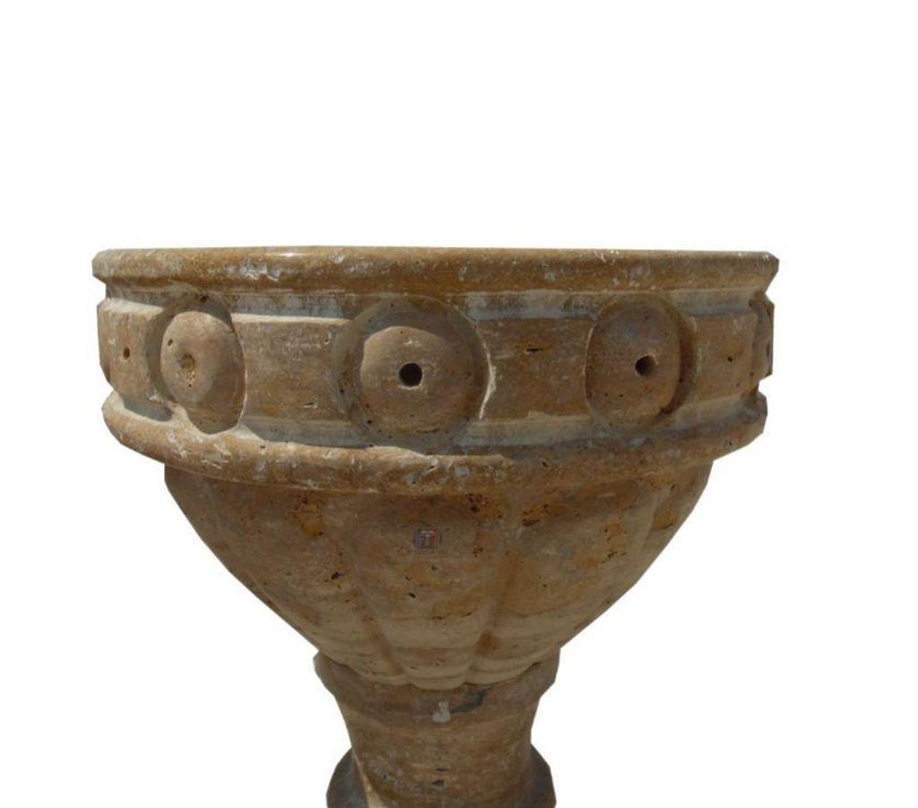  Var Forcalqueiret - 83136 - Photos Vivastreet Travertin Classique Beige pot à fleurs 50x50cm