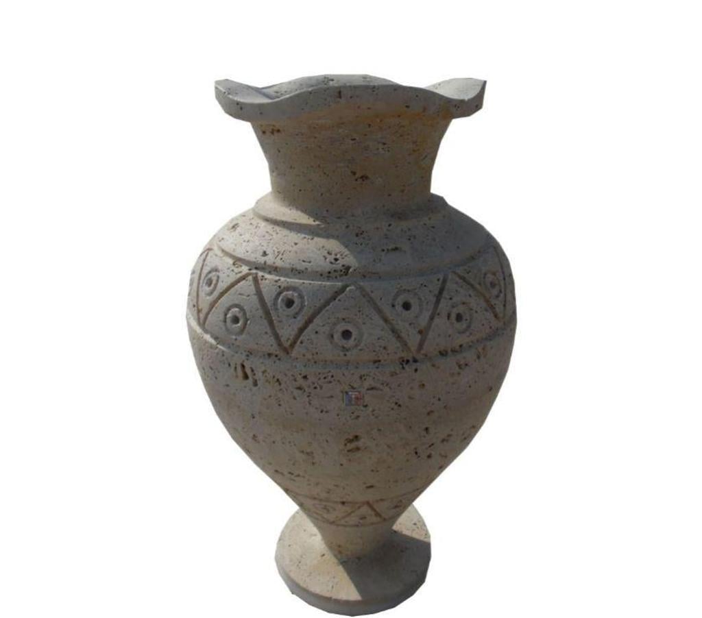 Décoration - art Var Forcalqueiret - 83136 - Photos Vivastreet Travertin Classique Beige pot à fleurs 50x50cm