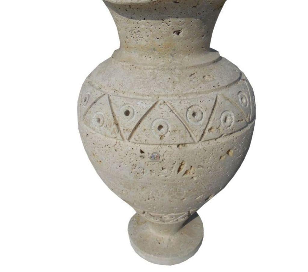 Décoration - art Var Forcalqueiret - 83136 - Photos Vivastreet Travertin Classique Beige pot à fleurs 50x50cm