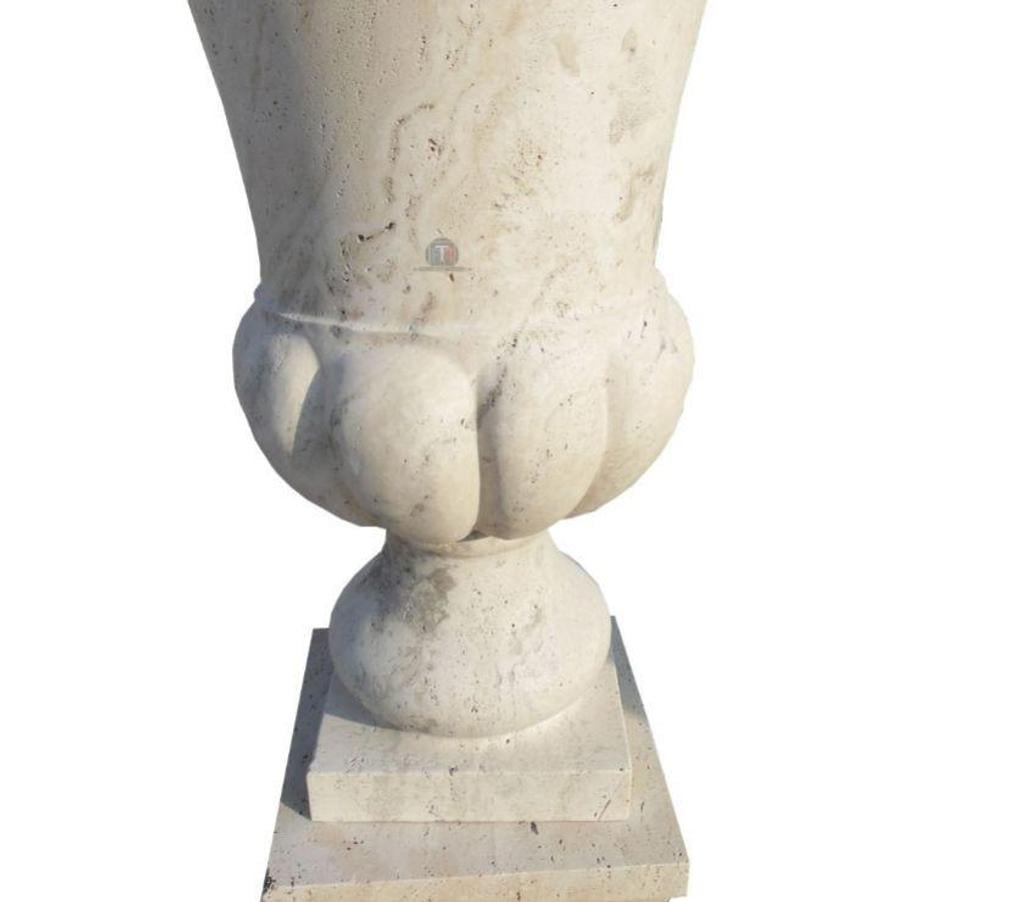 Décoration - art Var Forcalqueiret - 83136 - Photos Vivastreet Travertin Classique Beige pot à fleurs 50x50cm